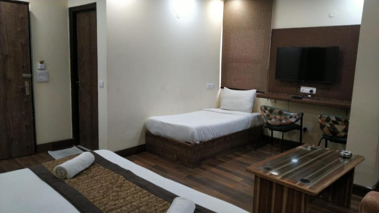 Hotel Singh Continetal Delhi  Exterior photo